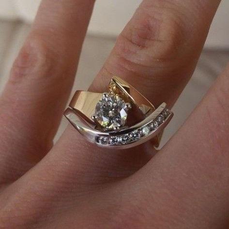 Irregular Vintage Ring with Zirconia